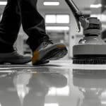 gietvloer reinigen schrobmachine